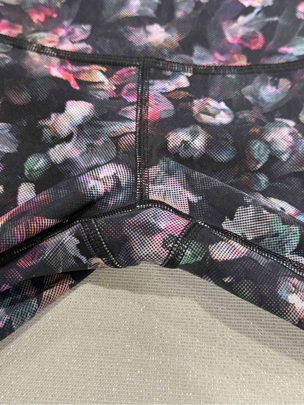 Lululemon Wunder Under Crop High-Rise leggings black purple floral 23" size 6 - Picture 6 of 8